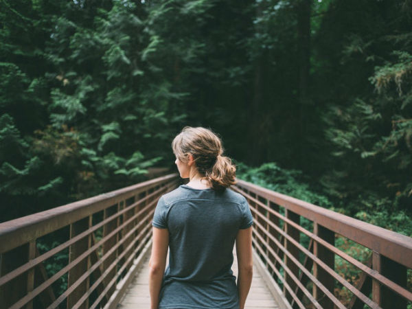 అమ్మాయిల దగ్గర వెకిలి చేష్టలు