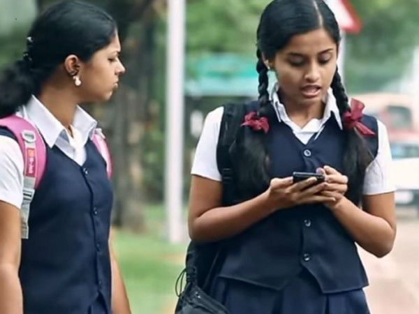 నా ఫోన్ చూపించాను