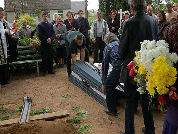 అందరికీ గుడ్ బై చెప్పడం