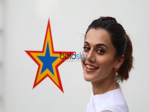 9) తాప్సీ..