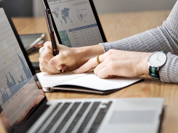 తగ్గిపోయిన కాల్స్, మెసేజ్ లు..