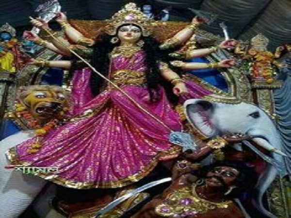 ఏనుగుపై స్వారీ..