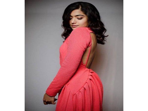 వింగ్ డ్ ఐ లైనర్..