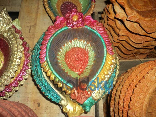 కలర్ ఫుల్ దీపాలు..