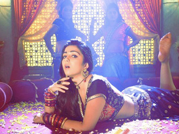 1) అందాల తార...