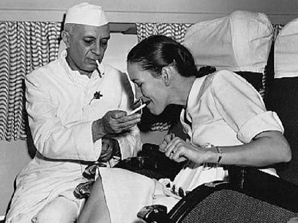 నెహ్రూ ధూమపాన ప్రేమికుడు..