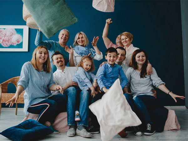 కుటుంబాలు కలుస్తాయి..