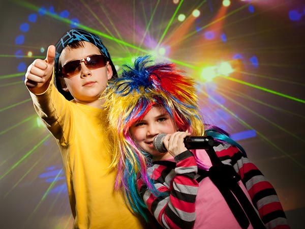 పిల్లలతో డ్యాన్స్..