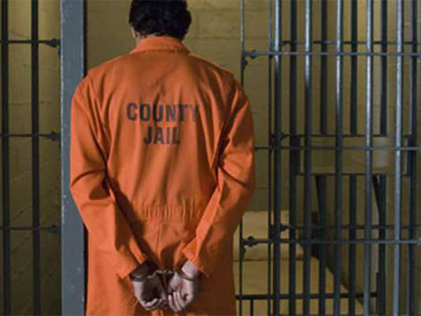 10. గ్రీసులో జైలు శిక్ష..