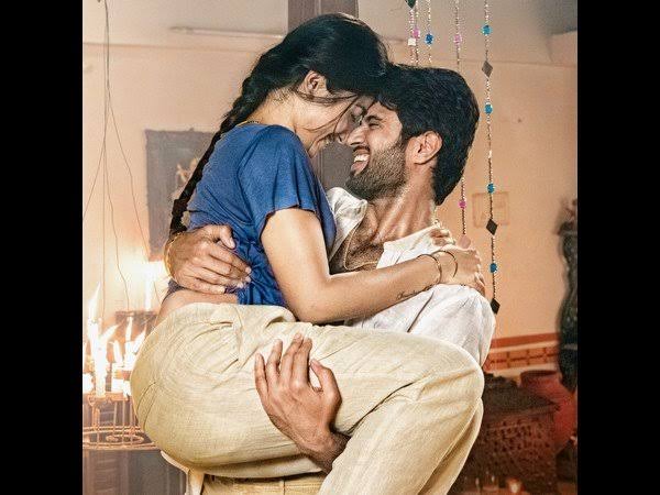 ముద్దుల కౌగిలింత..