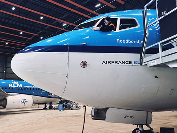 ఊహాల్లో తేలుతూ..