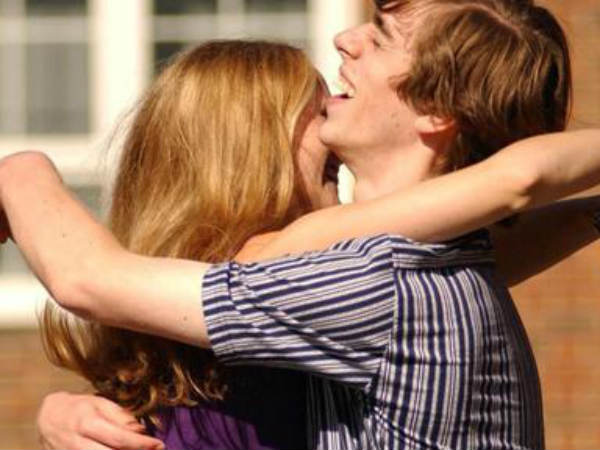 ఆమె లైట్ గా..