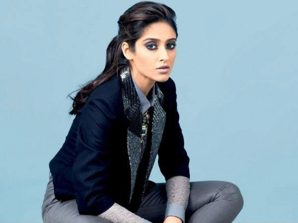 తన గదికి తాళం..