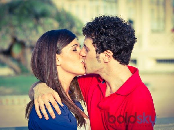 పెదాలపై దూకుడుగా వద్దు...