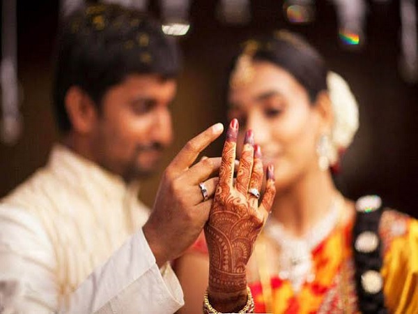 తొలుత స్నేహం..