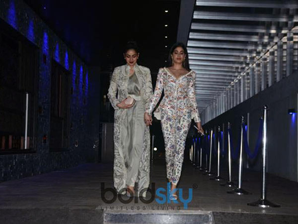 తల్లి ప్రోత్సాహంతోనే..