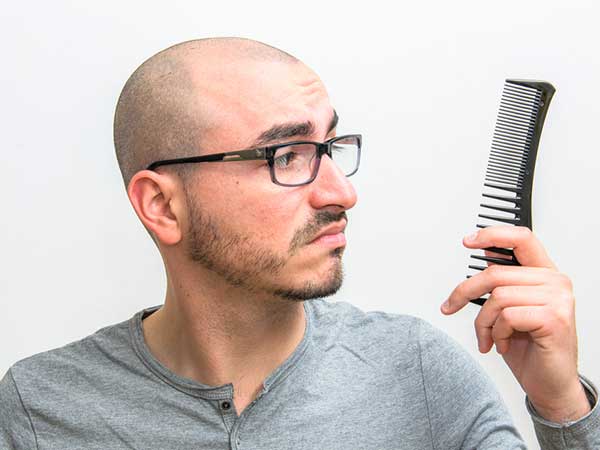 వెల్లుల్లి రసం, ఉల్లిపాయ రసం లేదా అల్లం రసం చికిత్స చేయండి