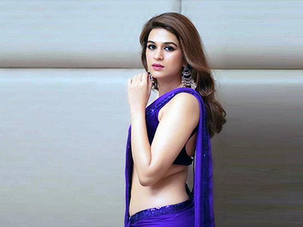 హిప్ ఎక్స్ పోజింగ్..