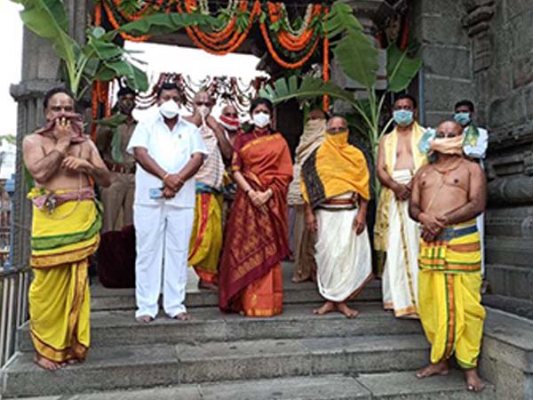 చందనం తొలగించిన తర్వాతే..