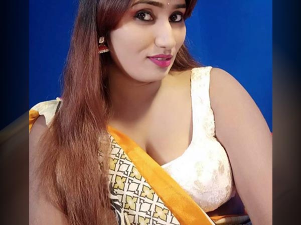 సెమీ న్యూడ్ గా..