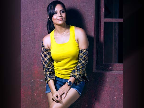 సోషల్ మీడియాలో యాక్టివ్ గా..