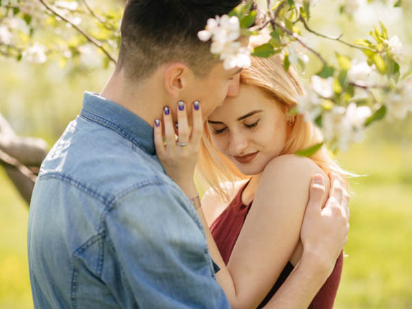 లవర్స్ ను కలిసేందుకు..