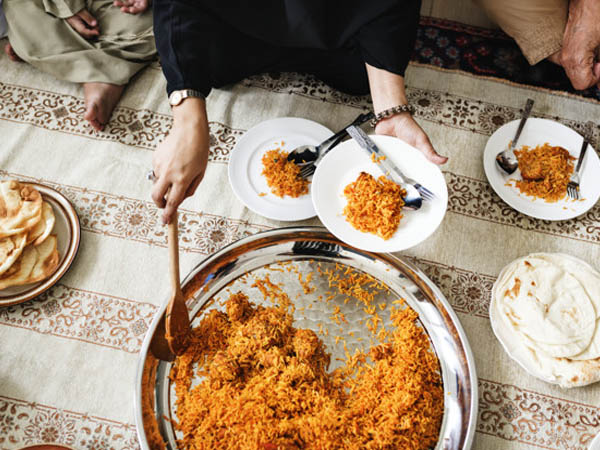 బిర్యానీ తినేందుకు...