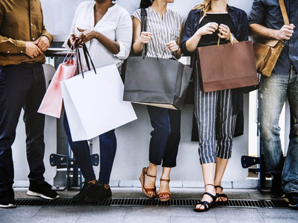 షాపింగుకు వెళ్లడం..