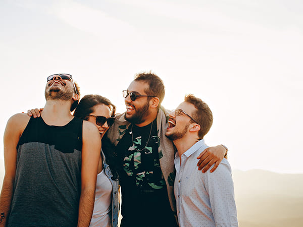 మిమ్మల్ని మీరు ఆనందంగా ఉంచండి: రో