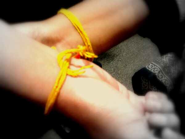 పసుపు తాడు..