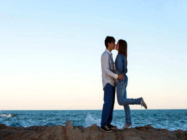 లాంగ్ డ్రైవ్ కి వెళ్లడం..