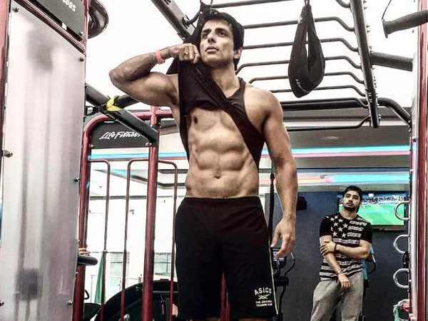 Man worships Sonu Sood for getting him to his mother