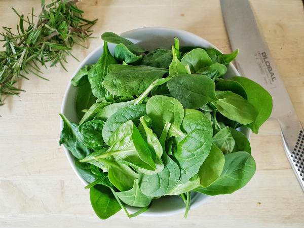 11. చర్మం లేతగా మారుతుంది: