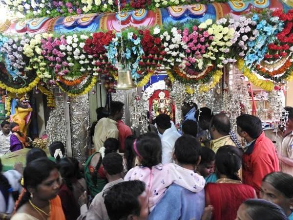 అమ్మవారికి బోనాలు..