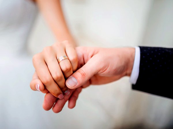 Things to do if you are planning to postpone your wedding due to coronavirus