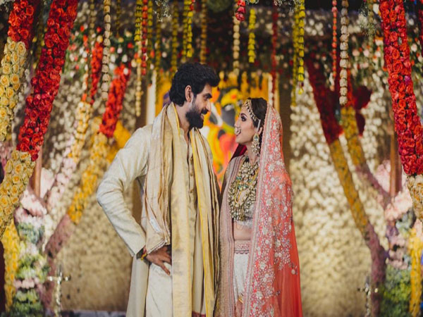 రెండు సాంప్రదాయాల్లో..