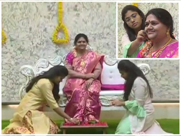 సంప్రదాయం ఉట్టిపడేలా..