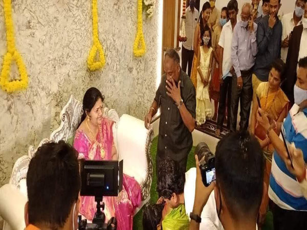 ఆశ్చర్యపోయిన బంధువులు..