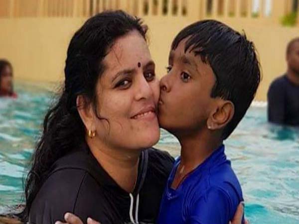 ఓ కోళ్లగూడులో..