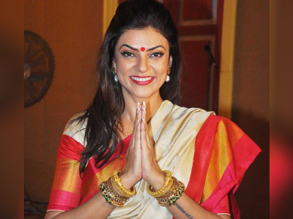 పెదాలపై లిప్ బామ్..