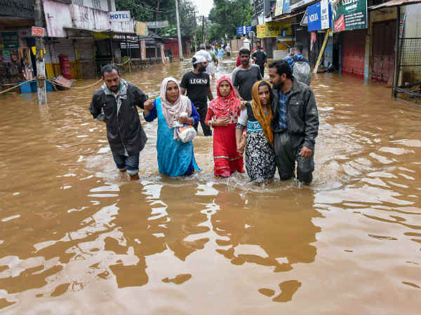 పునరావాసం కేంద్రాలకు వెళ్లాలి..