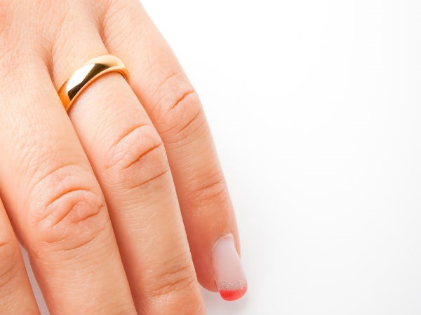 2 నాల్గవ లేదా ఉంగరపు వేలు: -