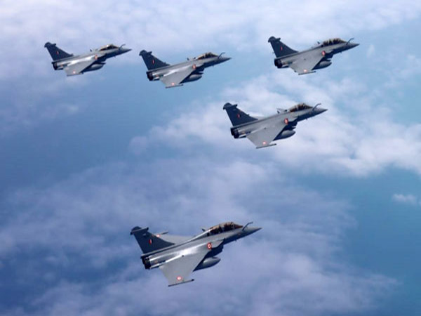 ట్విటర్లో అభినందనలు..