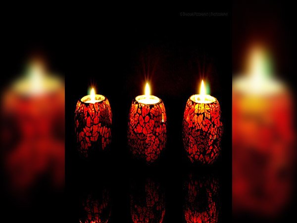 ప్రధాన ద్వారం వద్ద..