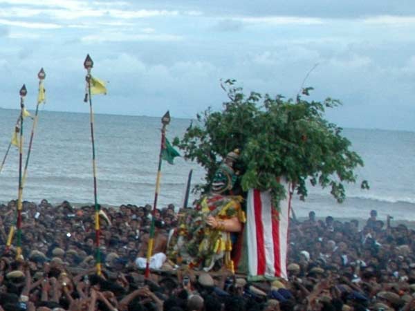 కష్టాల్లో ఉన్నప్పుడు..