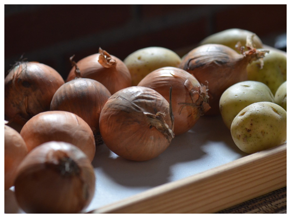  ఉల్లిపాయలు మరియు బంగాళాదుంపలు