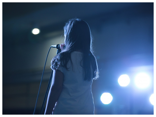 ఆమె ఎవరు?