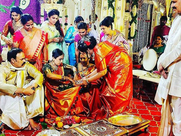 సంతోషం, ప్రేమ ఉండాలని..