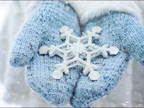 10. మంచుతో కూడిన దృశ్యాలు పొందడానికి DIY స్నోఫ్లేక్స్