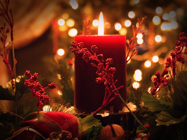 5. కొన్ని అందమైన కొవ్వొత్తులను వెలిగించండి